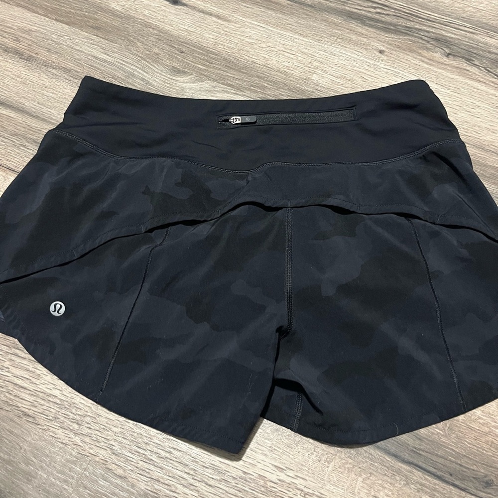 Lululemon Athletica Black Camouflage Athletic Shorts- 6 Long - Picture 5 of 8